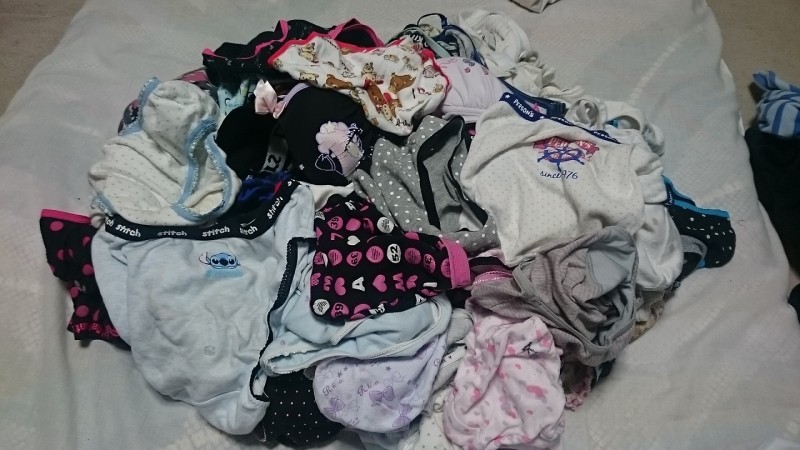 JSの大量未洗濯パンツ